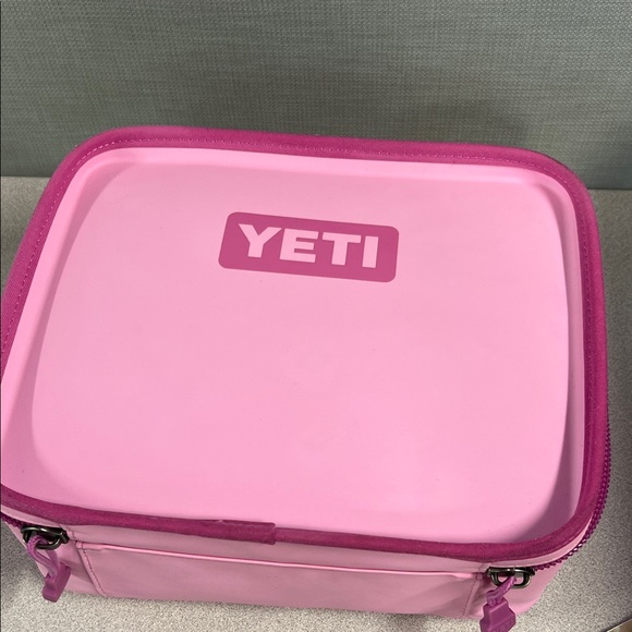 Yeti Power Pink Daytrip Lunchbox - Picture 1 of 7